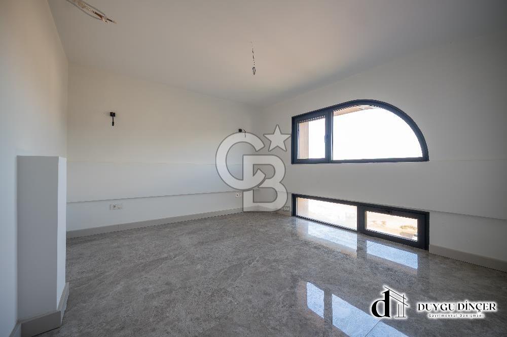 URLA KALABAK ÖZEL MİMARİ DENİZE SIFIR ÖNÜ KUM PLAJ 3,5+1 PLUS