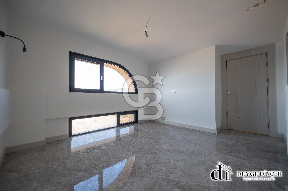 URLA KALABAK ÖZEL MİMARİ DENİZE SIFIR ÖNÜ KUM PLAJ 3,5+1 PLUS