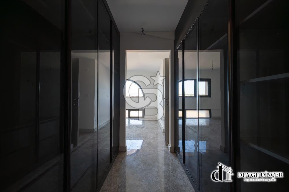 URLA KALABAK ÖZEL MİMARİ DENİZE SIFIR ÖNÜ KUM PLAJ 3,5+1 PLUS