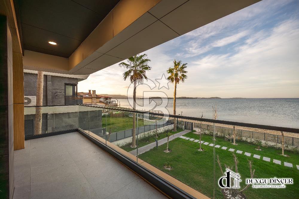 URLA KALABAK ÖZEL MİMARİ DENİZE SIFIR ÖNÜ KUM PLAJ 2+1+PLUS
