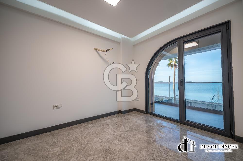 URLA KALABAK ÖZEL MİMARİ DENİZE SIFIR ÖNÜ KUM PLAJ 2+1+PLUS