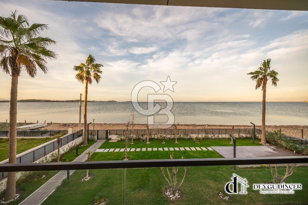 URLA KALABAK ÖZEL MİMARİ DENİZE SIFIR ÖNÜ KUM PLAJ 2+1+PLUS