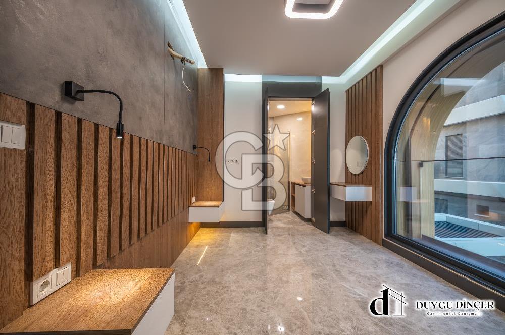 URLA KALABAK ÖZEL MİMARİ DENİZE SIFIR ÖNÜ KUM PLAJ 2+1+PLUS