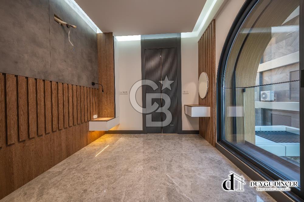 URLA KALABAK ÖZEL MİMARİ DENİZE SIFIR ÖNÜ KUM PLAJ 2+1+PLUS