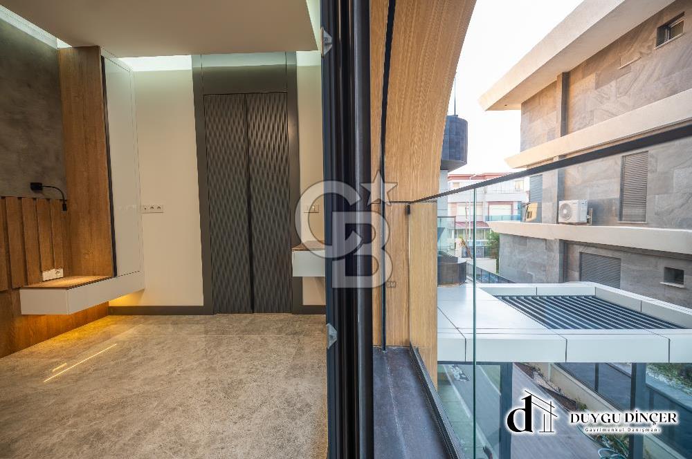 URLA KALABAK ÖZEL MİMARİ DENİZE SIFIR ÖNÜ KUM PLAJ 2+1+PLUS