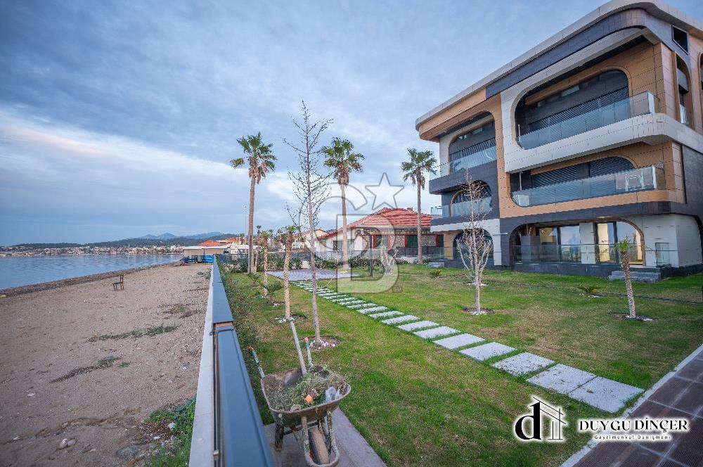 URLA KALABAK ÖZEL MİMARİ DENİZE SIFIR ÖNÜ KUM PLAJ 2+1+PLUS