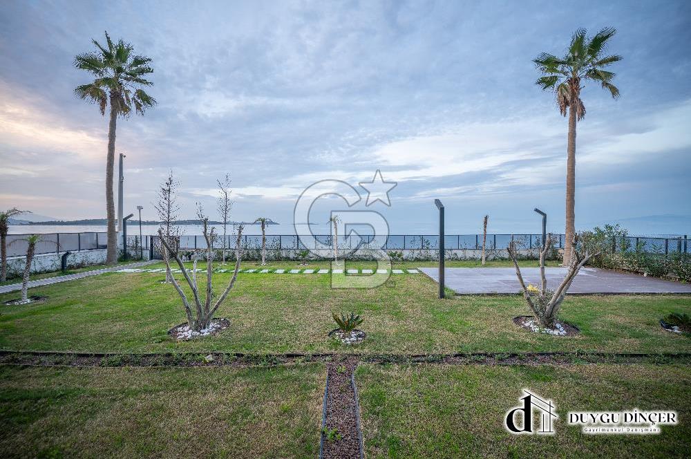 URLA KALABAK ÖZEL MİMARİ DENİZE SIFIR ÖNÜ KUM PLAJ 2+1+PLUS