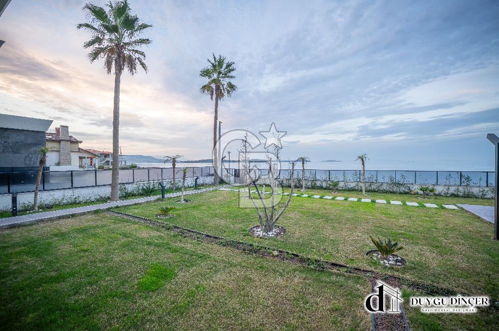 URLA KALABAK ÖZEL MİMARİ DENİZE SIFIR ÖNÜ KUM PLAJ 2+1+PLUS