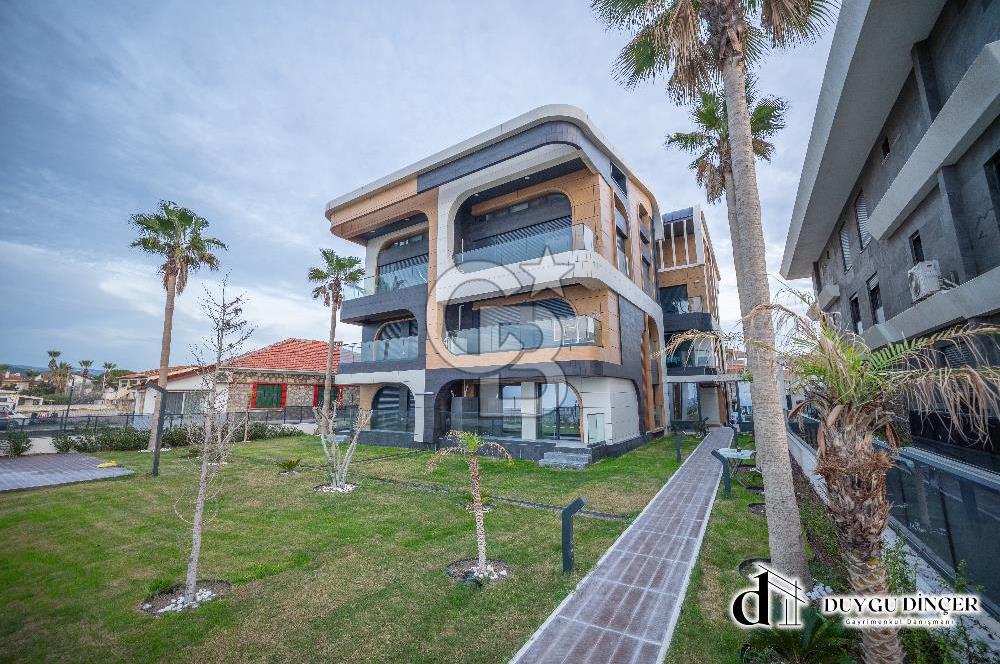 URLA KALABAK ÖZEL MİMARİ DENİZE SIFIR ÖNÜ KUM PLAJ 2+1+PLUS