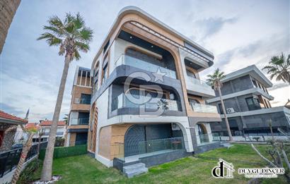 URLA KALABAK ÖZEL MİMARİ DENİZE SIFIR ÖNÜ KUM PLAJ 2+1+PLUS