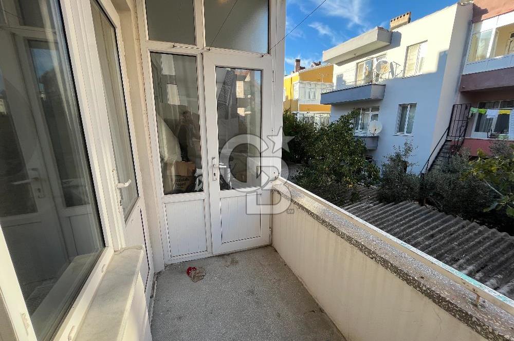 ÇANAKKALE YENİ KORDON’A YÜRÜME MESAFESİNDE, KOMPLE YENİLENMİŞ 2+1 ARA KAT DAİRE