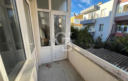 ÇANAKKALE YENİ KORDON’A YÜRÜME MESAFESİNDE, KOMPLE YENİLENMİŞ 2+1 ARA KAT DAİRE