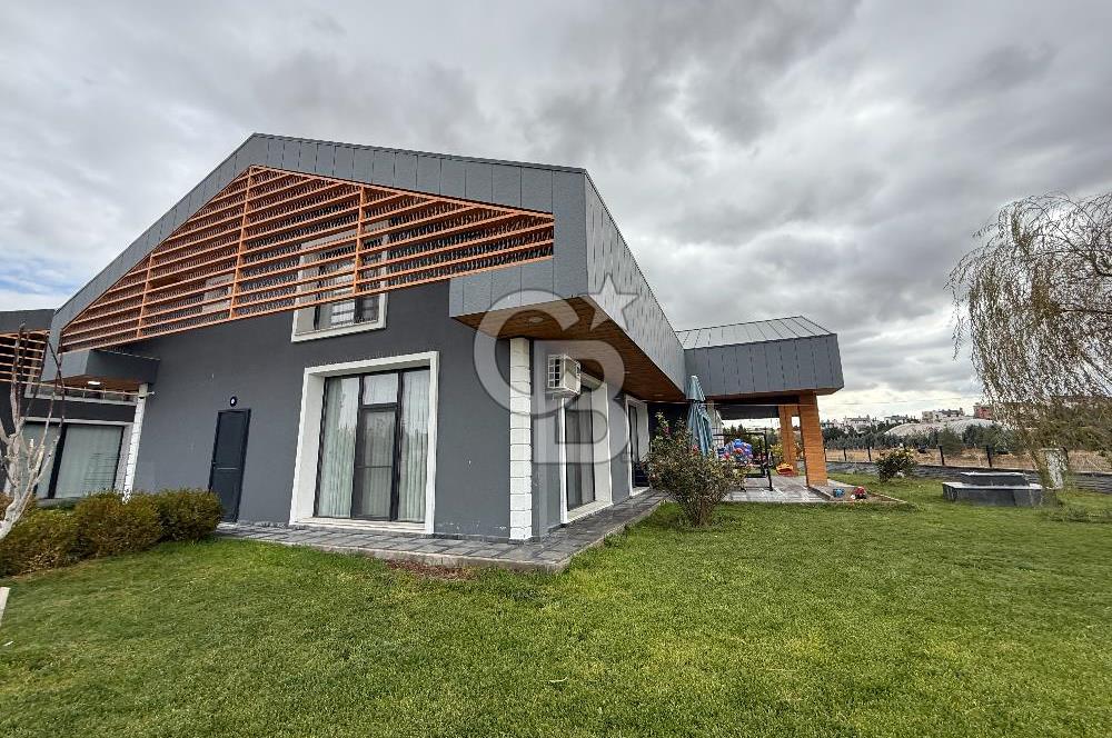 GÖLBAŞI BAHÇELİEVLER GİRİŞİNDE SATILIK 6+1 KÖŞE PARSEL VİLLA