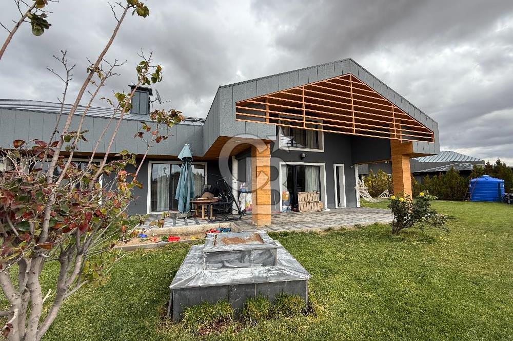 GÖLBAŞI BAHÇELİEVLER GİRİŞİNDE SATILIK 6+1 KÖŞE PARSEL VİLLA