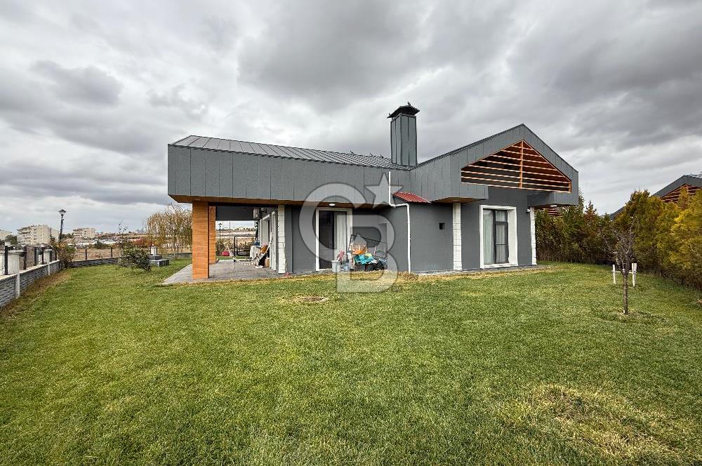 GÖLBAŞI BAHÇELİEVLER GİRİŞİNDE SATILIK 6+1 KÖŞE PARSEL VİLLA