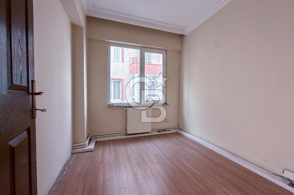 Atatürk Bulvarında Köşe Konumda Cadde Cepheli Satılık 3+1 Daire