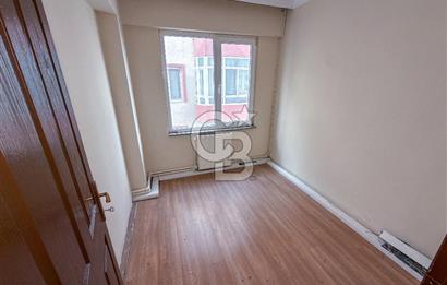 Atatürk Bulvarında Köşe Konumda Cadde Cepheli Satılık 3+1 Daire