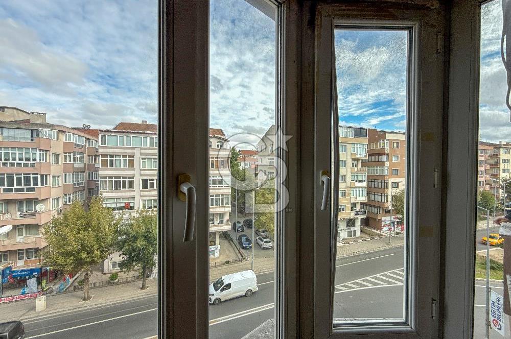 Atatürk Bulvarında Köşe Konumda Cadde Cepheli Satılık 3+1 Daire