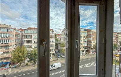 Atatürk Bulvarında Köşe Konumda Cadde Cepheli Satılık 3+1 Daire