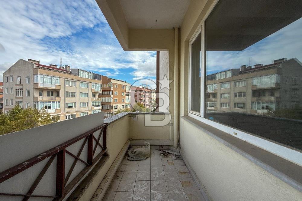 Atatürk Bulvarında Köşe Konumda Cadde Cepheli Satılık 3+1 Daire