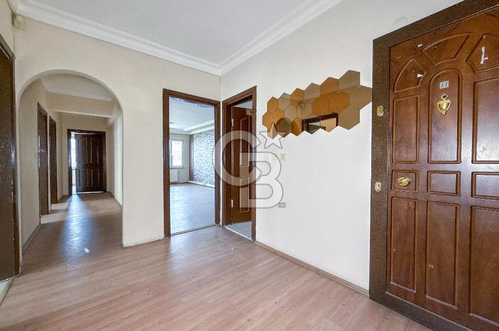 Atatürk Bulvarında Köşe Konumda Cadde Cepheli Satılık 3+1 Daire