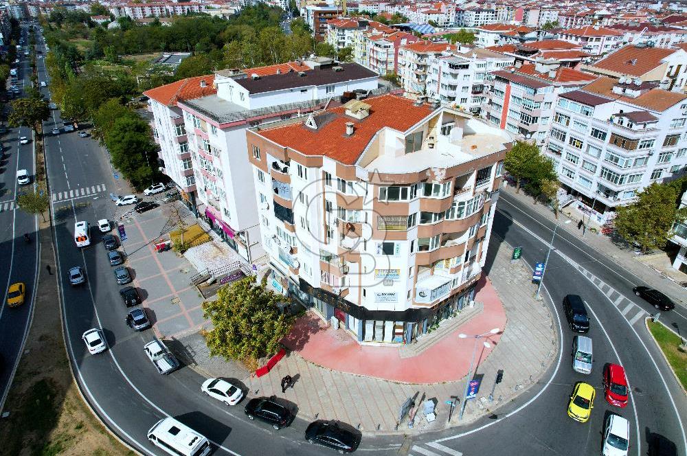 Atatürk Bulvarında Köşe Konumda Cadde Cepheli Satılık 3+1 Daire