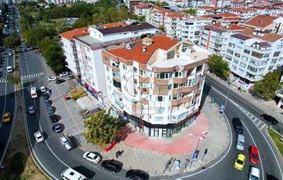 Atatürk Bulvarında Köşe Konumda Cadde Cepheli Satılık 3+1 Daire
