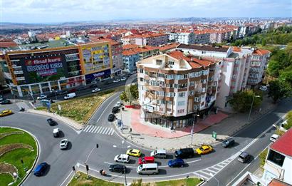 Atatürk Bulvarında Köşe Konumda Cadde Cepheli Satılık 3+1 Daire