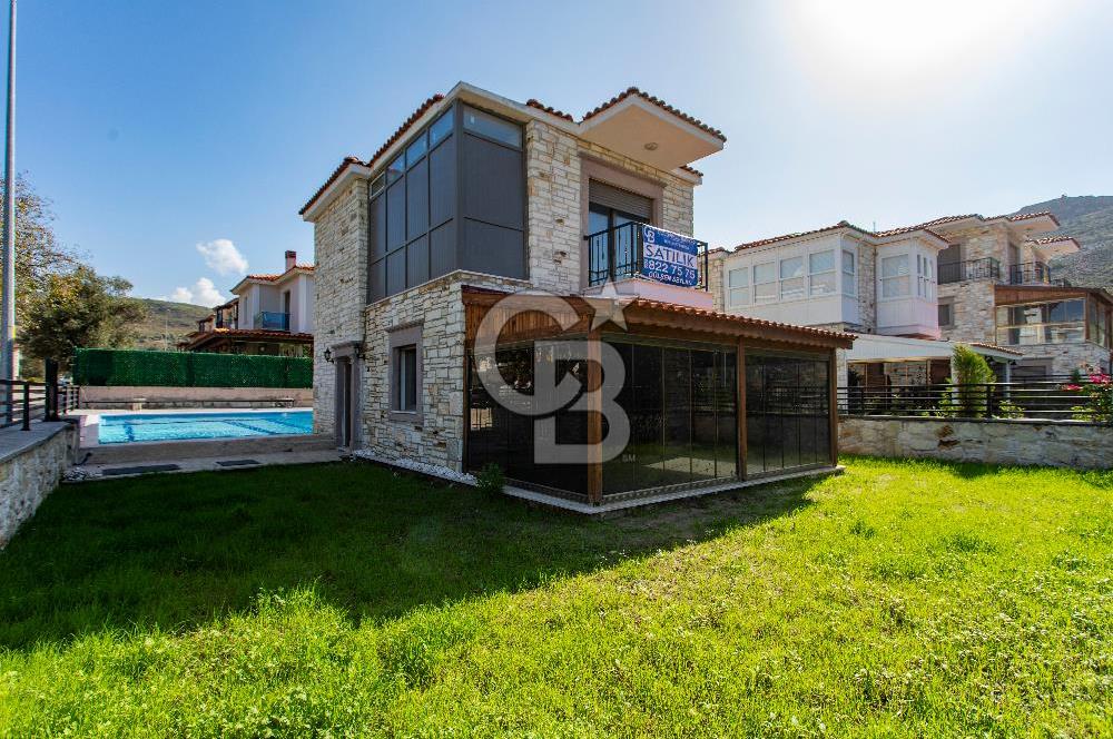 Foça Atatürk Mah. Satılık Müstakil Bahçeli 2+1 Dubleks Villa