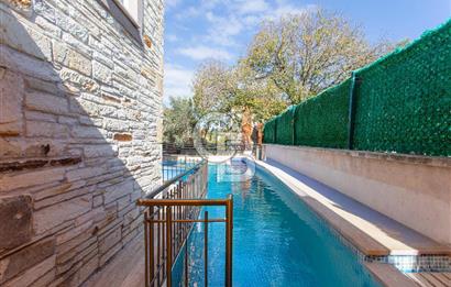 Foça Atatürk Mah. Satılık Müstakil Bahçeli 2+1 Dubleks Villa