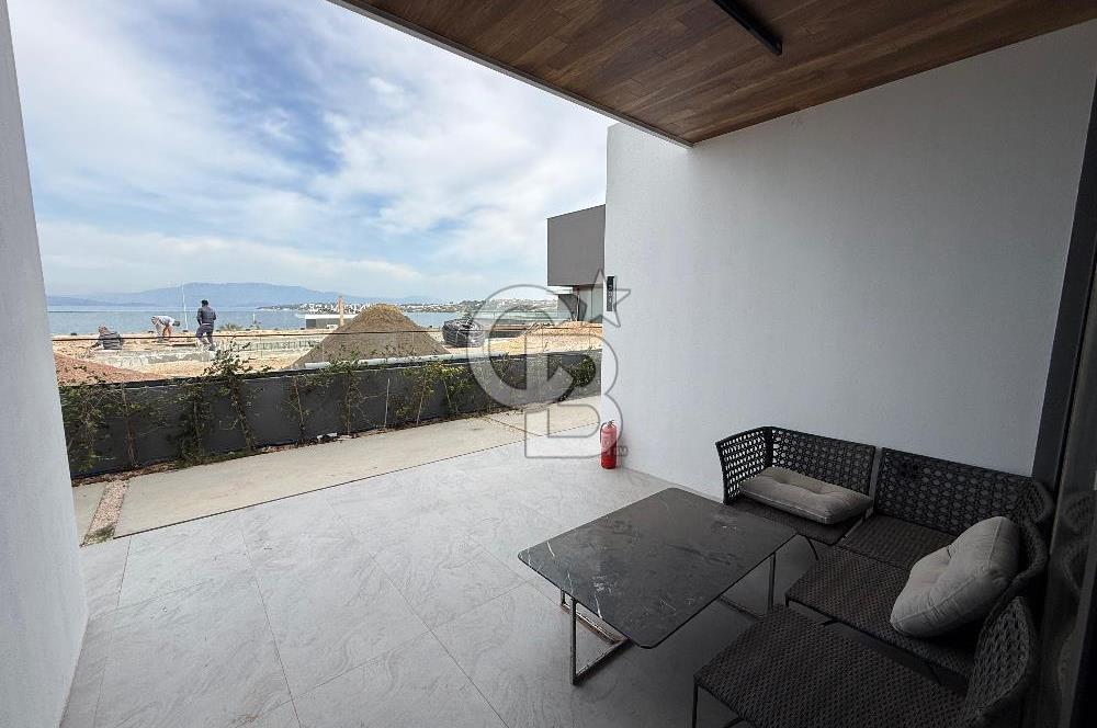 Çeşme'de Denize Sıfır 2+1 Bahçeli Dubleks