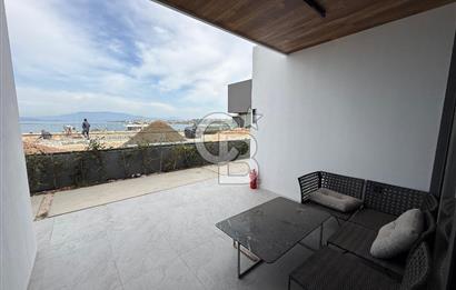 Çeşme'de Denize Sıfır 2+1 Bahçeli Dubleks