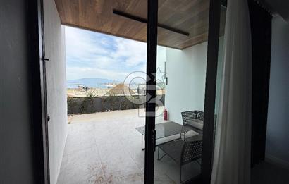 Çeşme'de Denize Sıfır 2+1 Bahçeli Dubleks