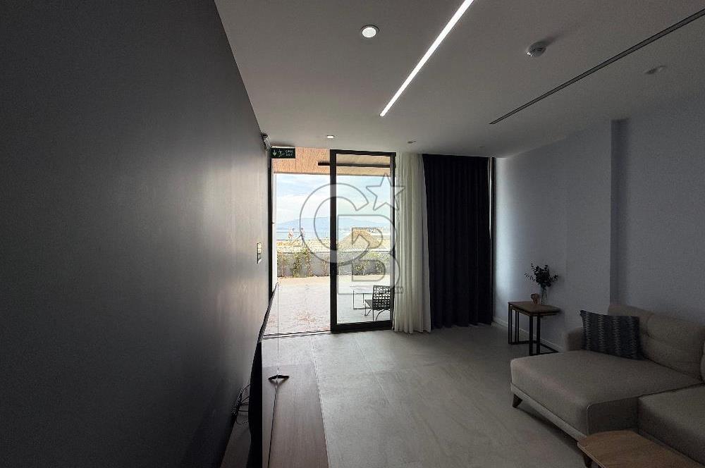 Çeşme'de Denize Sıfır 2+1 Bahçeli Dubleks