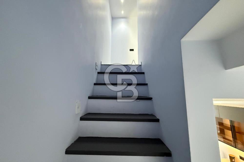 Çeşme'de Denize Sıfır 2+1 Bahçeli Dubleks