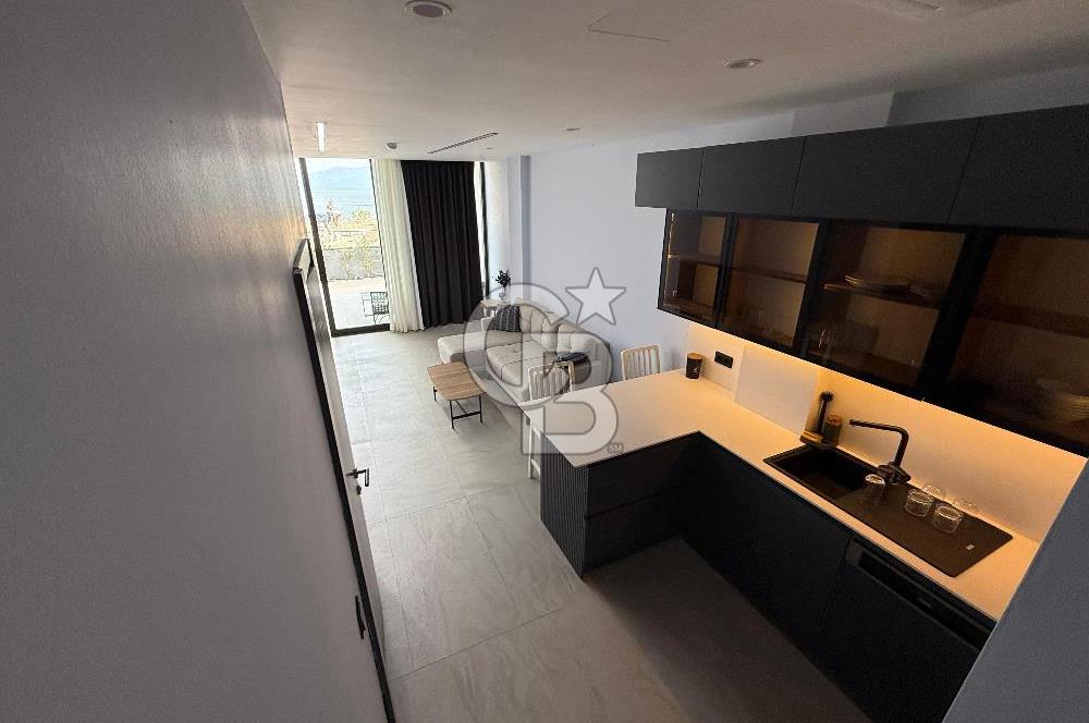 Çeşme'de Denize Sıfır 2+1 Bahçeli Dubleks