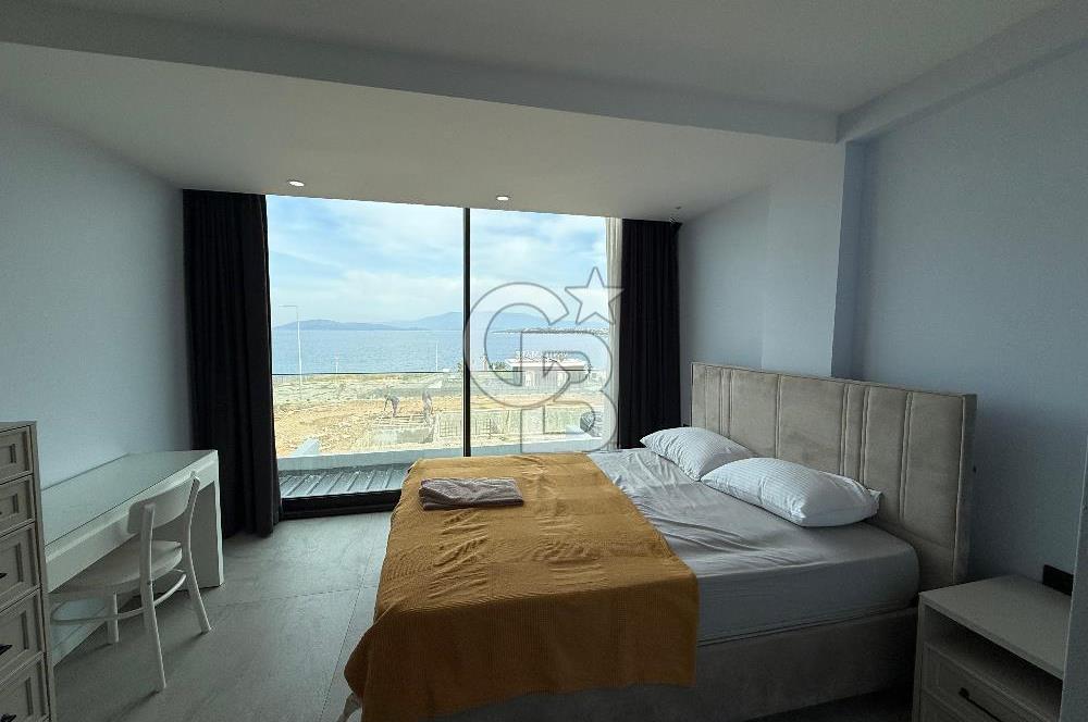 Çeşme'de Denize Sıfır 2+1 Bahçeli Dubleks