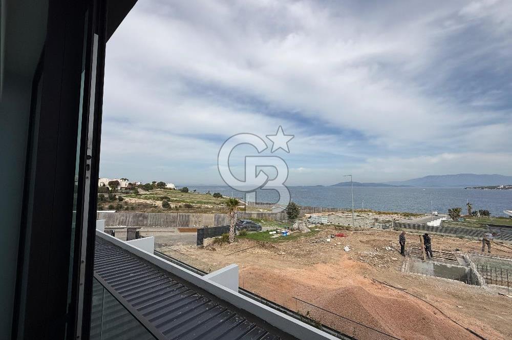 Çeşme'de Denize Sıfır 2+1 Bahçeli Dubleks