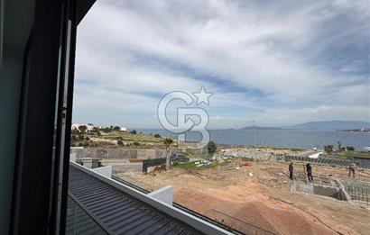 Çeşme'de Denize Sıfır 2+1 Bahçeli Dubleks