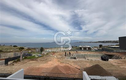 Çeşme'de Denize Sıfır 2+1 Bahçeli Dubleks