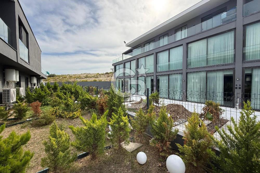 Çeşme'de Denize Sıfır 2+1 Bahçeli Dubleks