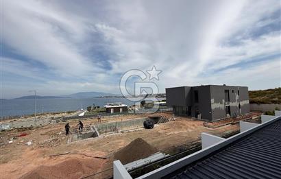 Çeşme'de Denize Sıfır 2+1 Bahçeli Dubleks