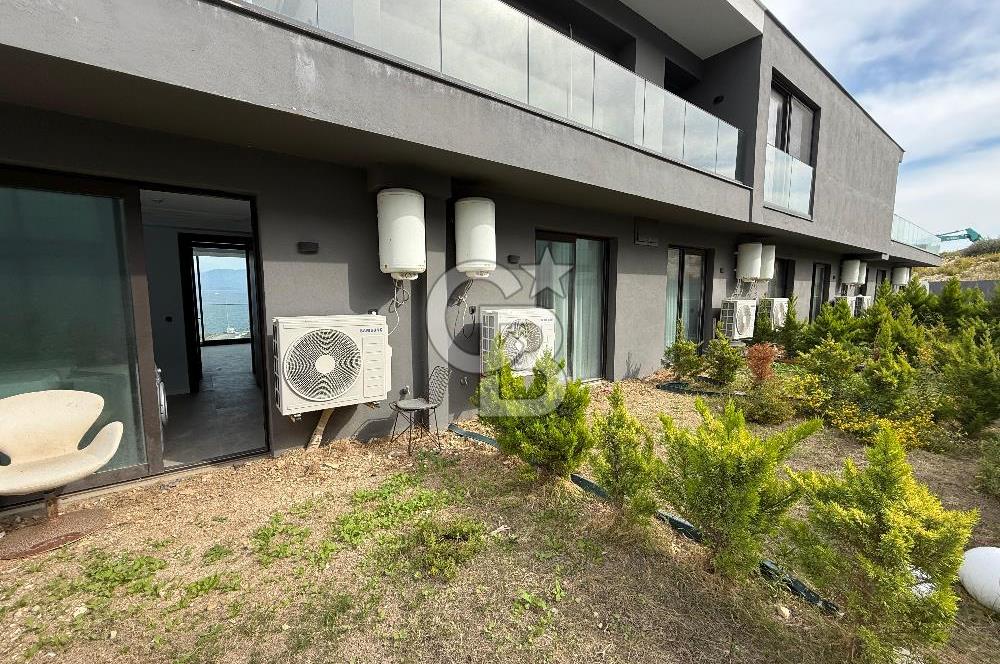 Çeşme'de Denize Sıfır 2+1 Bahçeli Dubleks