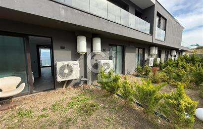 Çeşme'de Denize Sıfır 2+1 Bahçeli Dubleks