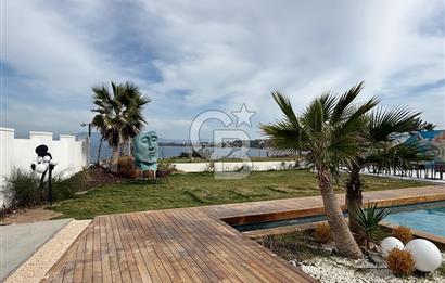 Çeşme'de Denize Sıfır 2+1 Bahçeli Dubleks