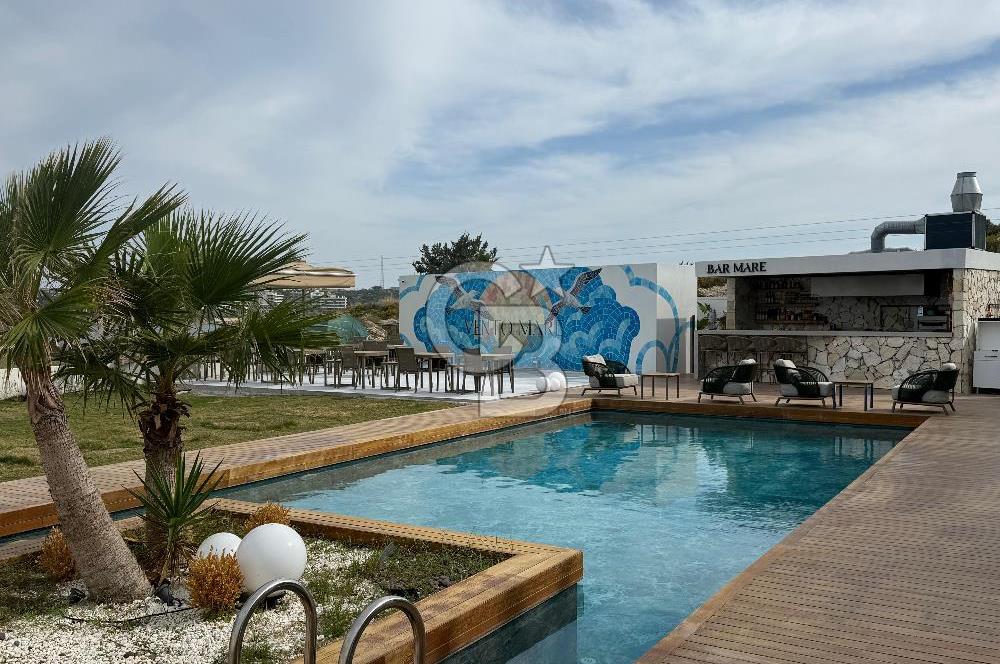 Çeşme'de Denize Sıfır 2+1 Bahçeli Dubleks