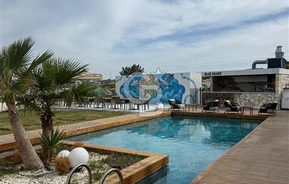 Çeşme'de Denize Sıfır 2+1 Bahçeli Dubleks