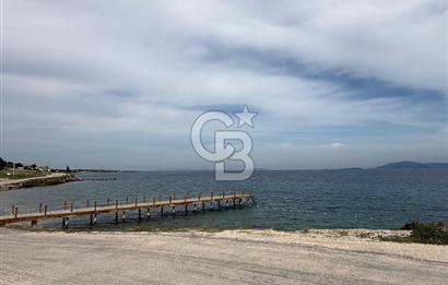 Çeşme'de Denize Sıfır 2+1 Bahçeli Dubleks