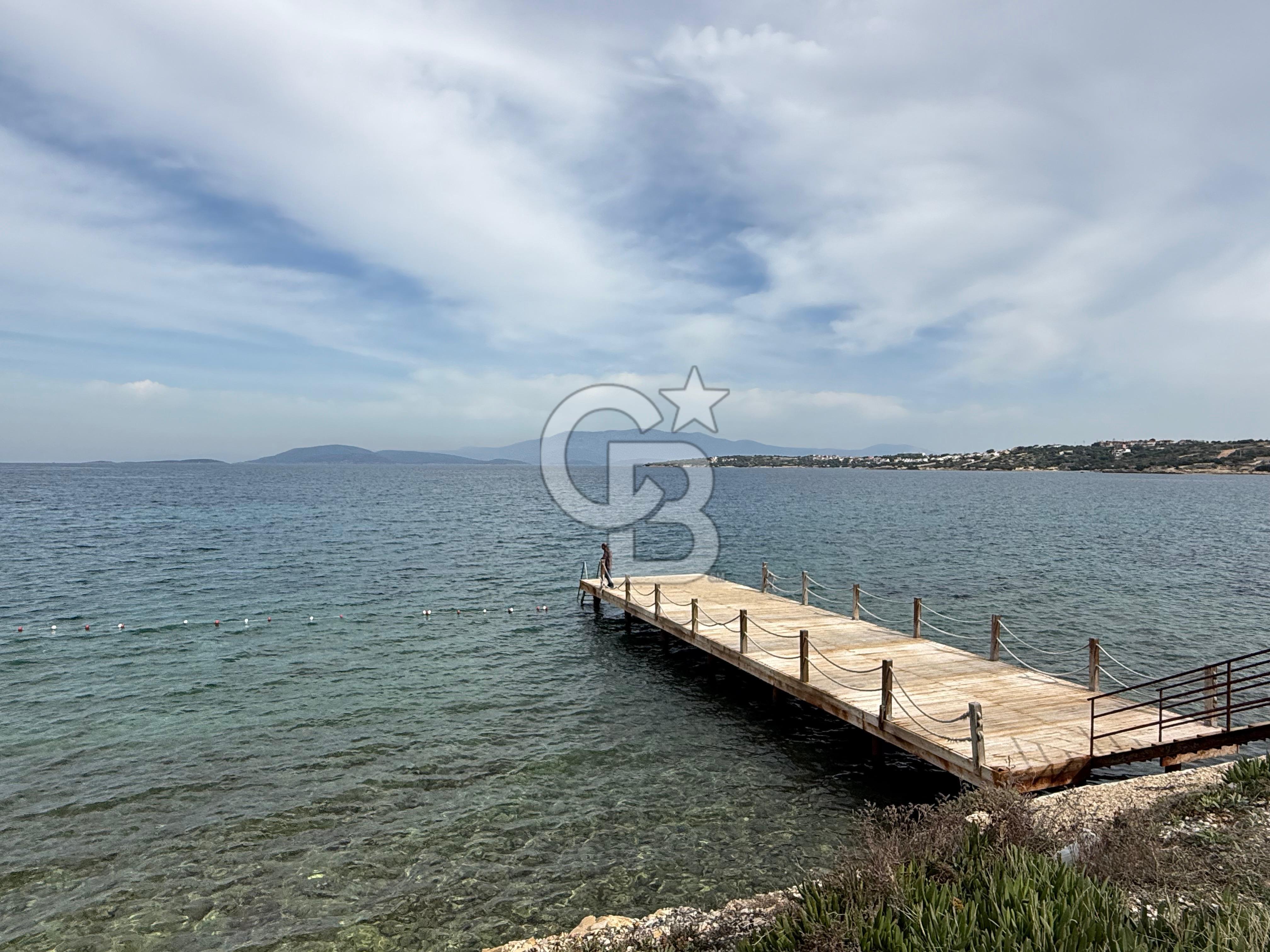Çeşme'de Denize Sıfır 2+1 Bahçeli Dubleks