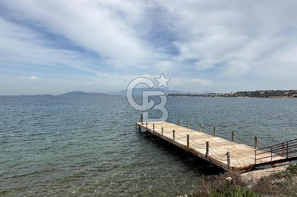 Çeşme'de Denize Sıfır 2+1 Bahçeli Dubleks